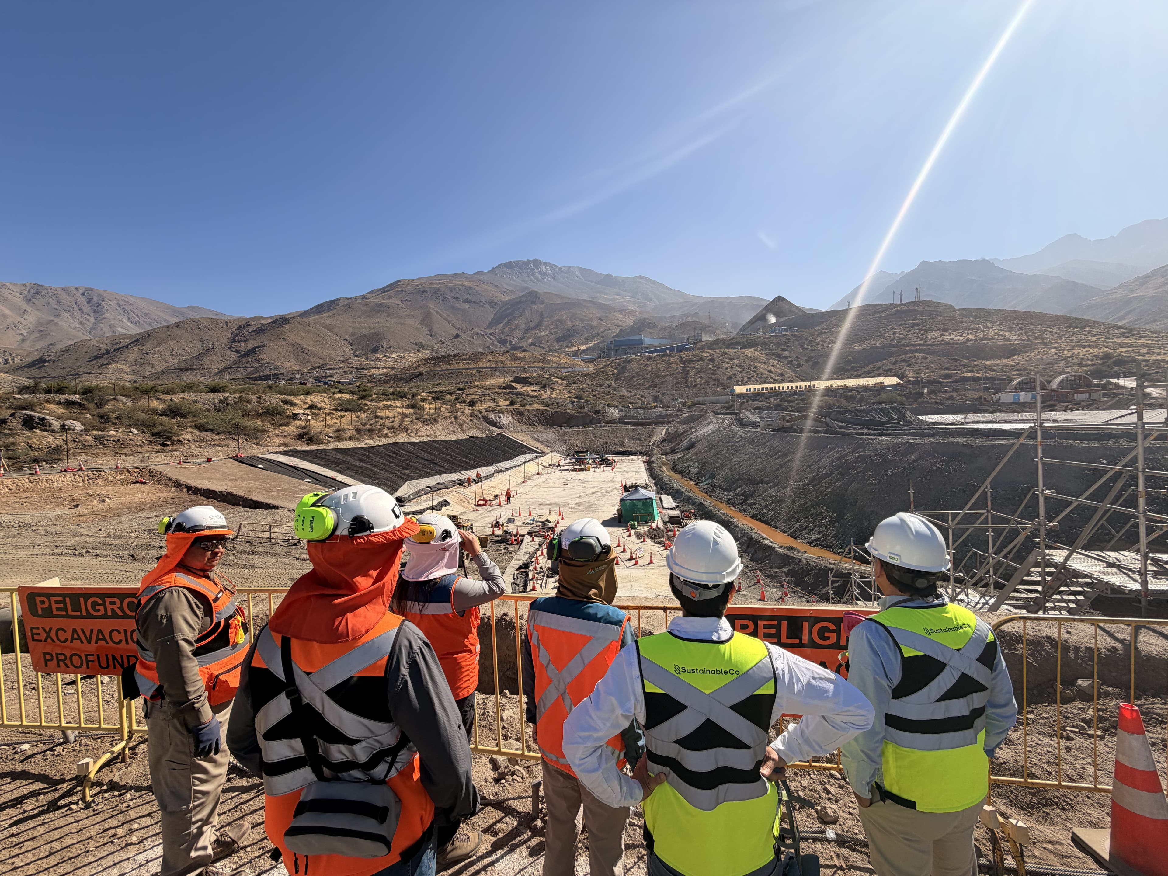Equipo de seguridad en faena minera